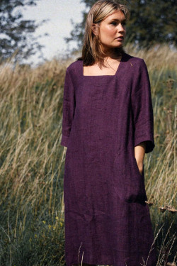 Linen dress with a square...